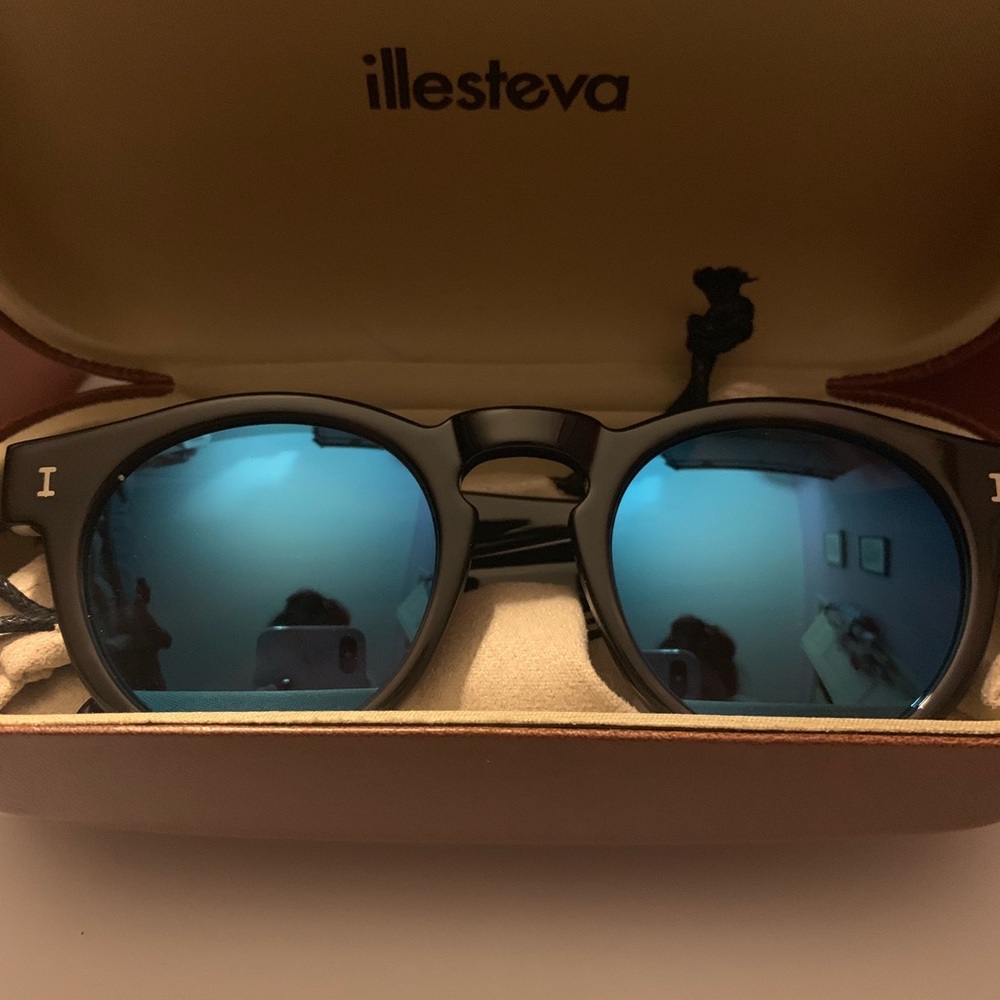 Illesteva Sunglasses Half Half Grey Blue Mirrored